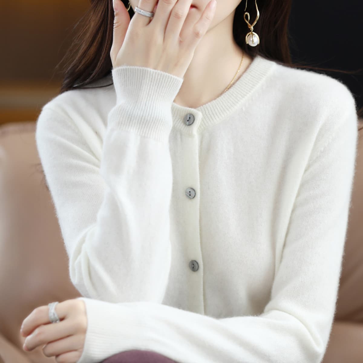 2025 новый трикотажный кардиган ранней весной свитер с круглым вырезом женский длинный рукав сплошной цвет дикие пальто для...