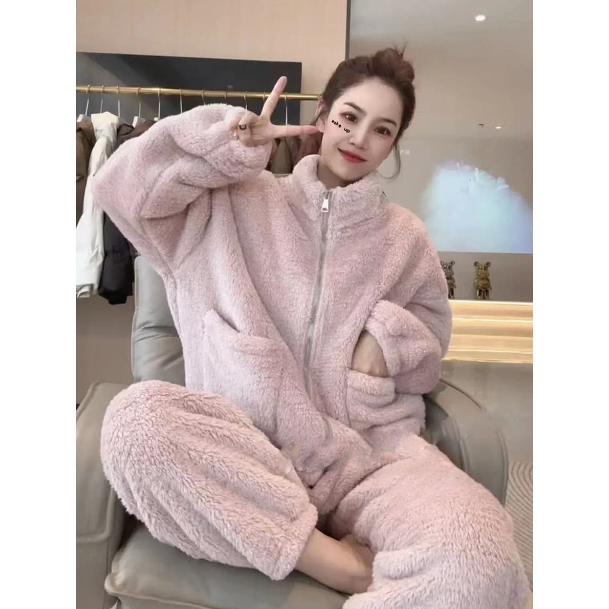 Комплект из двух предметов: утолщенный двусторонний флис из кораллового ворса, новинка зимы 2025, домашний костюм с...