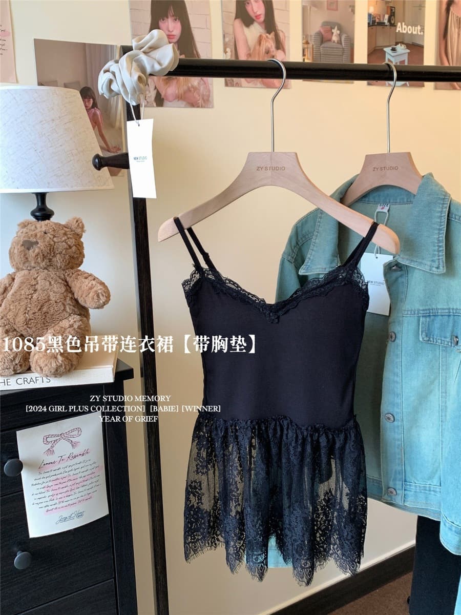 Чистый ветер сексуальное кружевное платье-подтяжка женское зимнее 2024 новое платье без рукавов, чтобы носить короткую юбку...