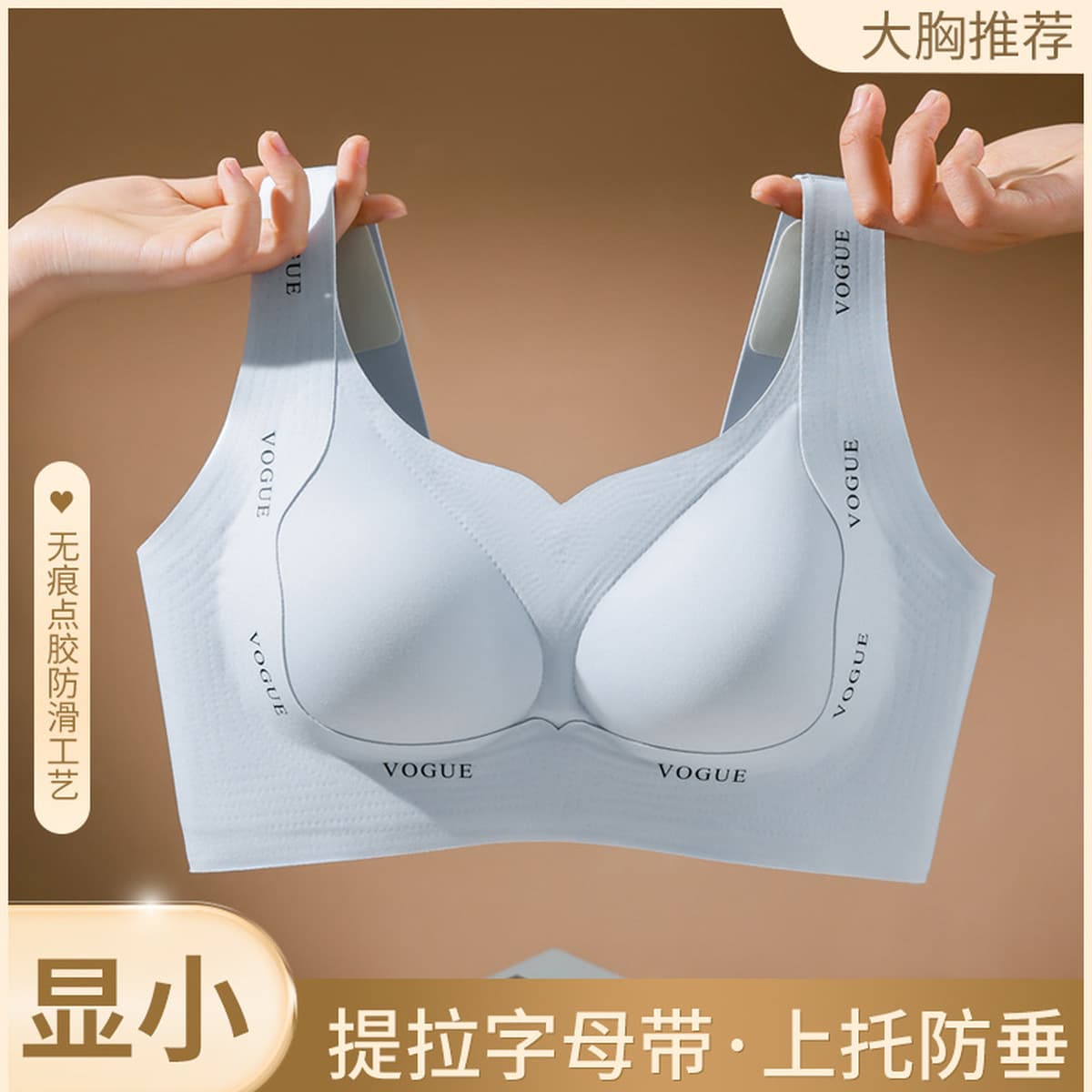 Большая грудь показывает маленькое нижнее белье