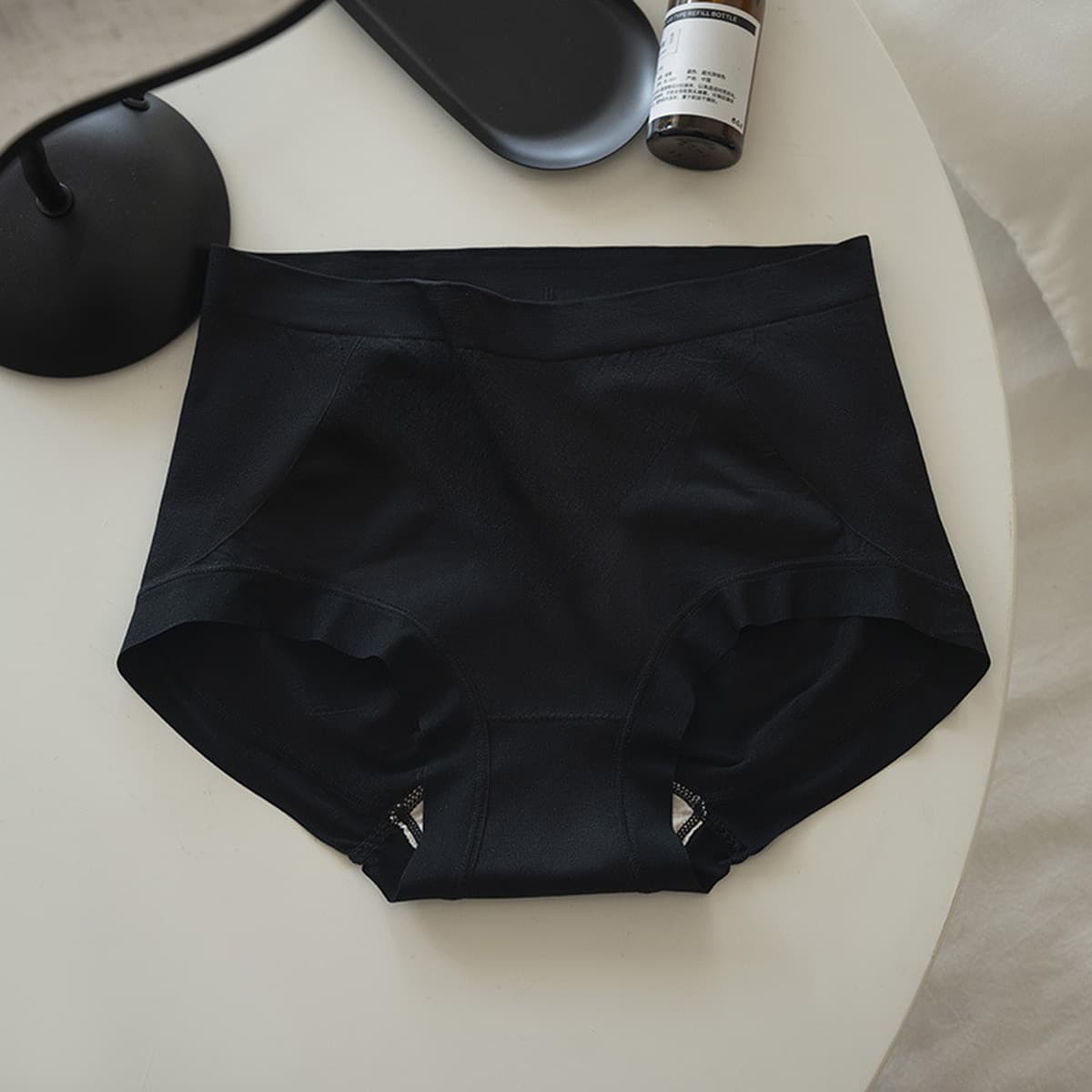 Красивые легкие бесшовные трусы средней посадки для женщин больших размеров в домашнем стиле, с антибактериальным эффектом...