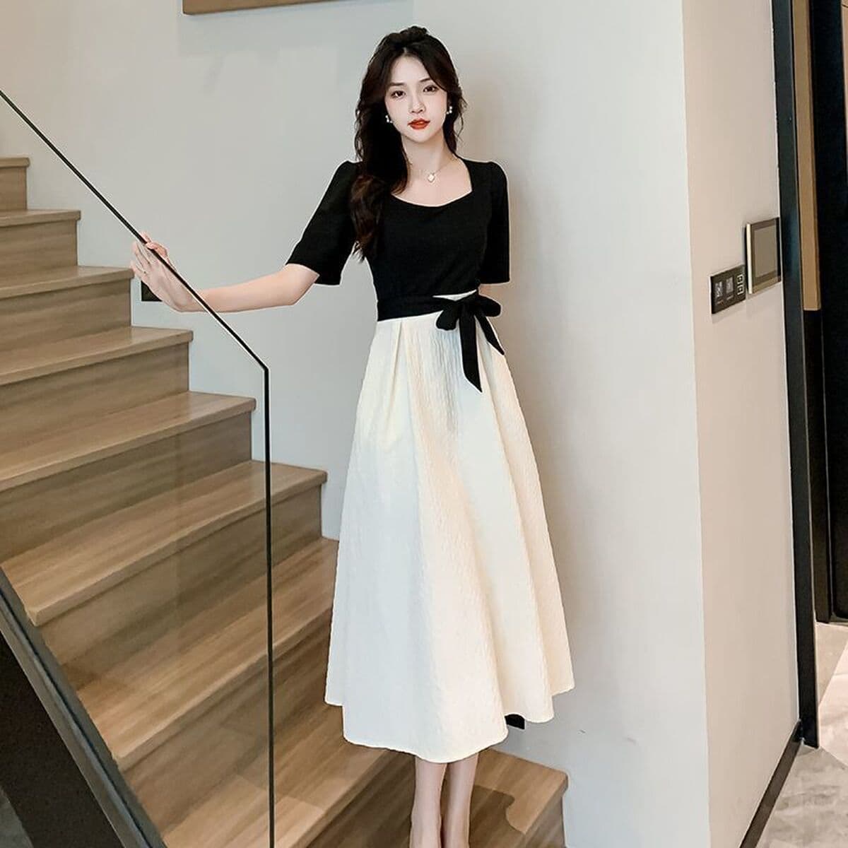 Платье в стиле Хепберн, лето 2023, корейская версия, новое высококачественное облегающее длинное платье из искусственного...