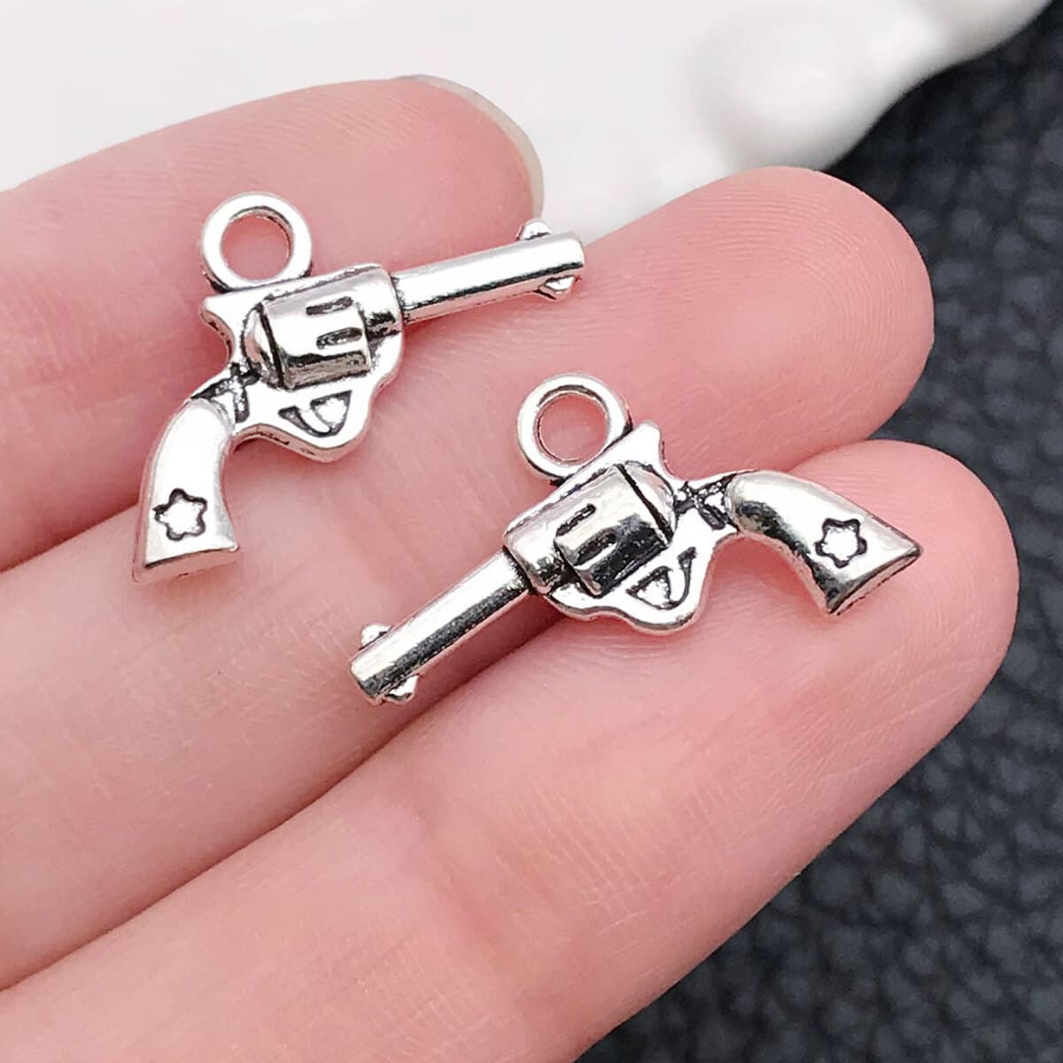 Смешать 20 старинных серебряных западных ковбойских конских шляп кактус пистолетные подвески творческие аксессуары для...