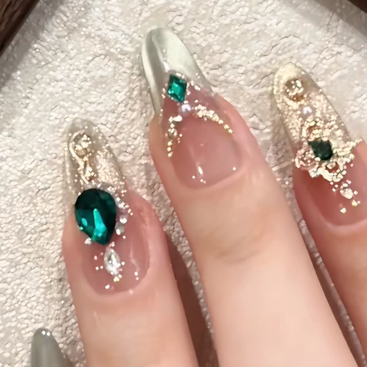 Ювелирные изделия со стразами для дизайна ногтей из изумрудного сплава, популярные на Xiaohongshu, роскошные украшения для...