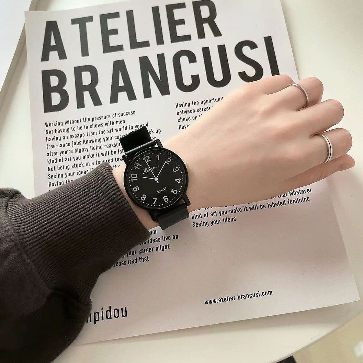 Учащиеся младших классов средней школы, выделенные для студенческих экзаменов, простые, легкие и роскошные, нишевые модные...