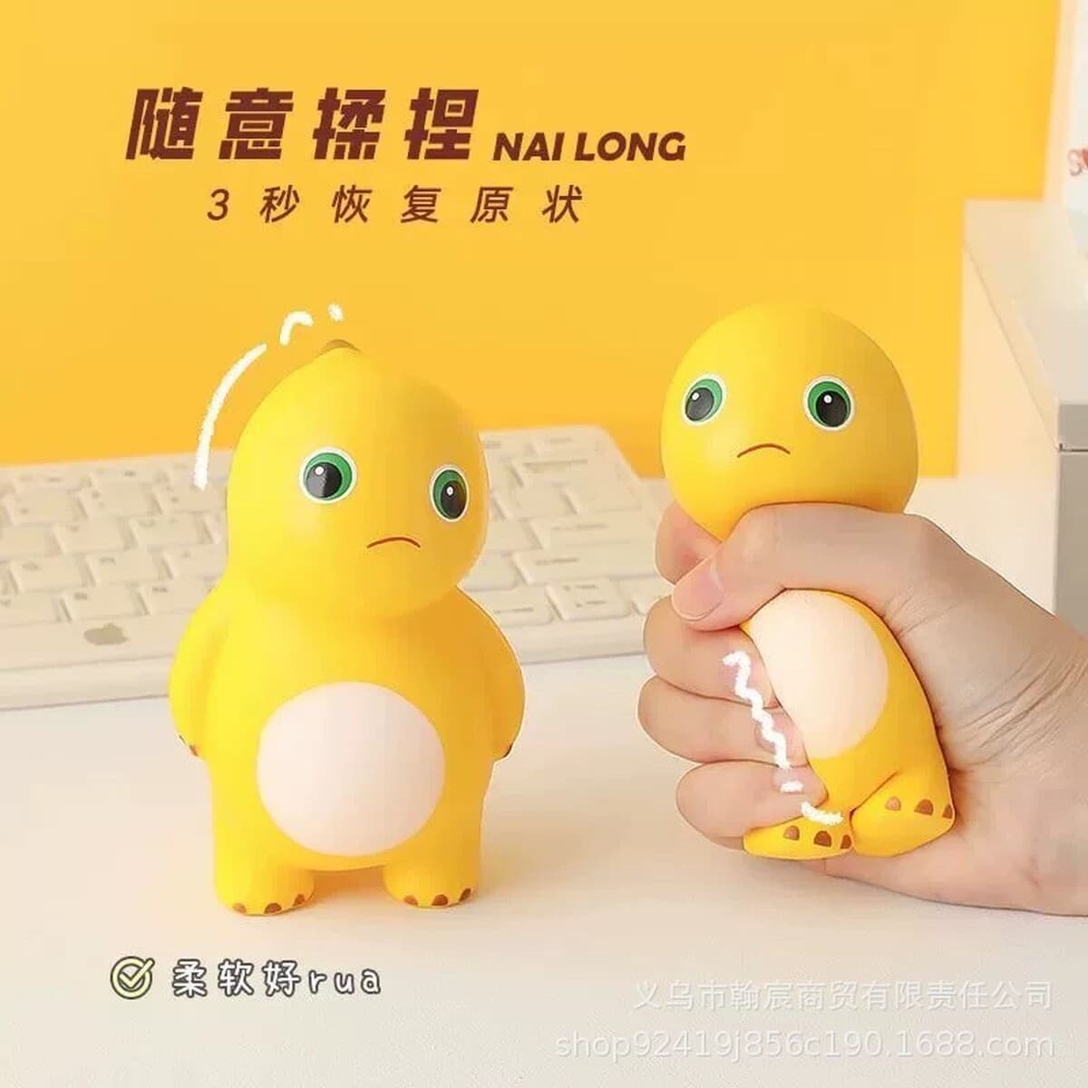 Маленькие молочные драконы сжимали музыку, медленно перепрыгивая сетку