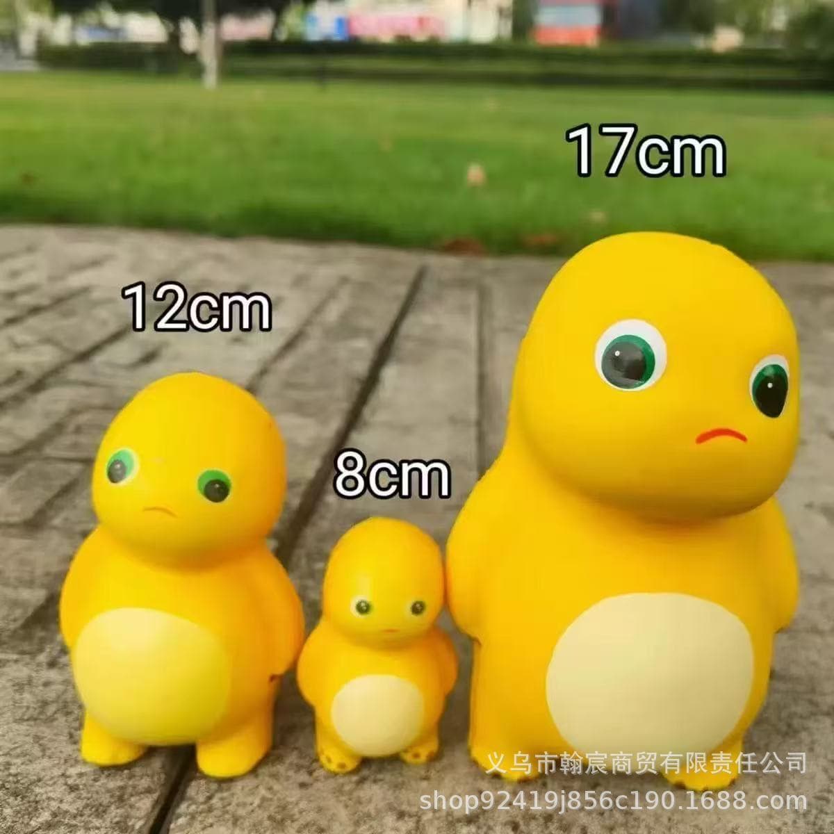 Маленькие молочные драконы сжимали музыку, медленно перепрыгивая сетку