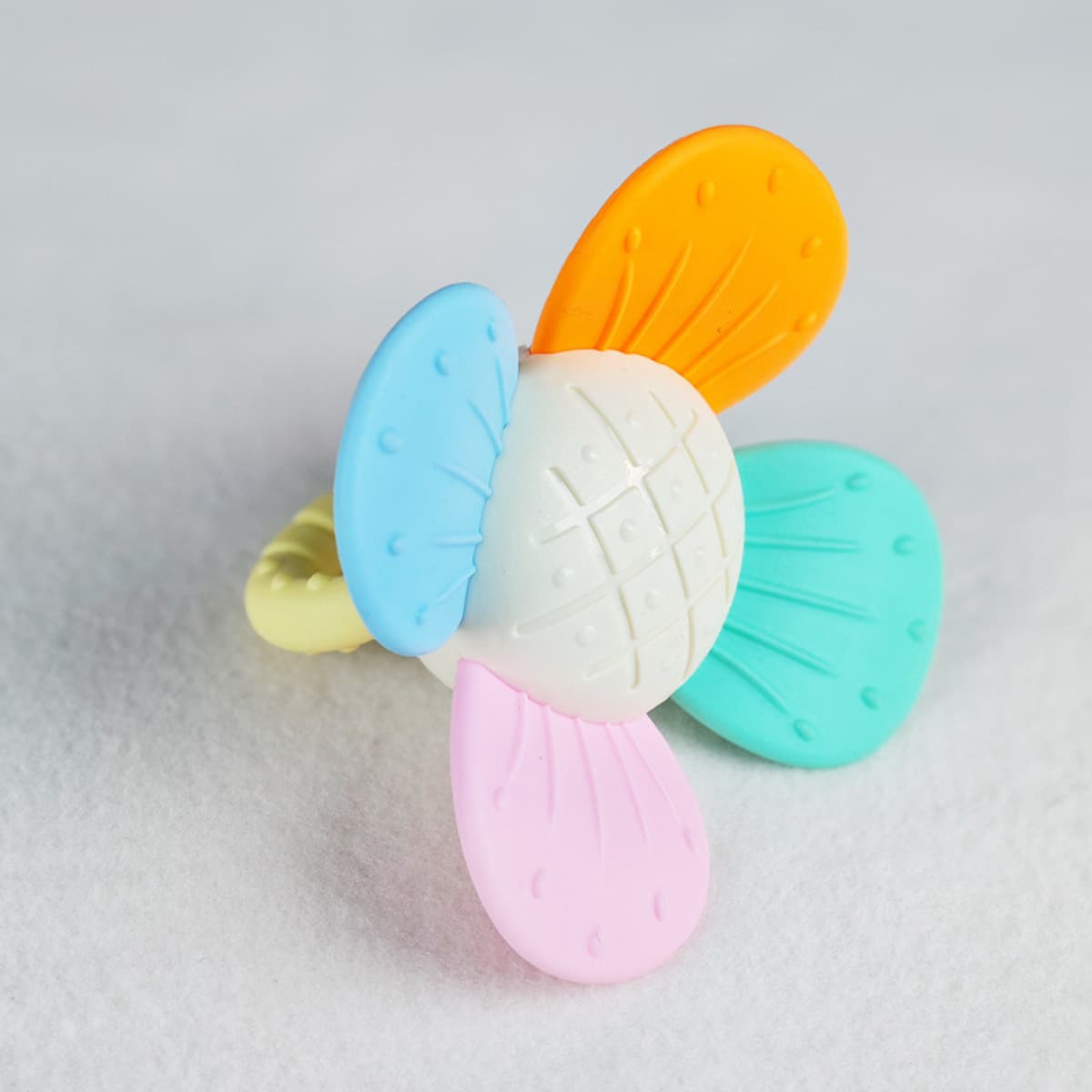 Новая игрушка-погремушка для новорожденных, мягкий резиновый мячик для прорезывания зубов, тренировки захвата, подвеска для...