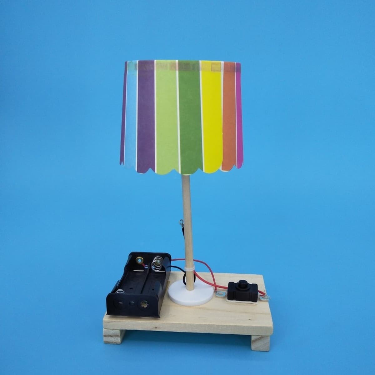 Студент ручное домашнее задание творческий бумажный стаканчик маленькая настольная лампа технология небольшое производство...