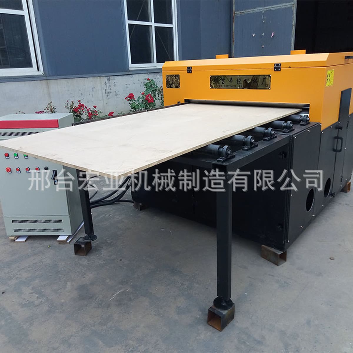 Многолезвийная пильная линия с ЧПУ для резки и обработки кромок панелей, автоматизированное деревообрабатывающее...