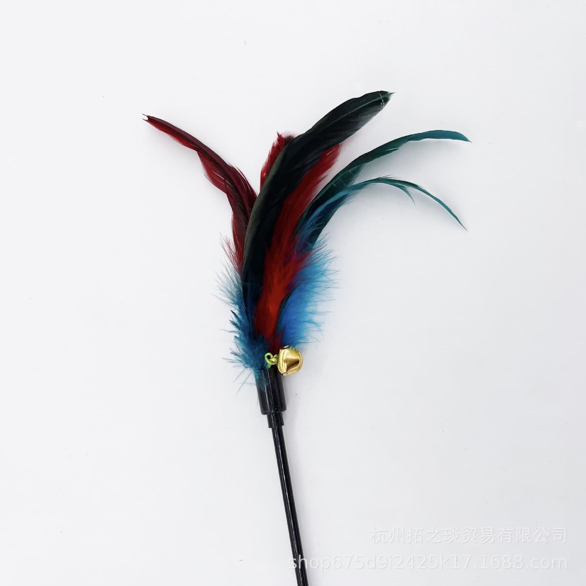 Оптовая продажа от производителя: игрушка для кошек — дразнилка с колокольчиком и перьями, 65х50 см