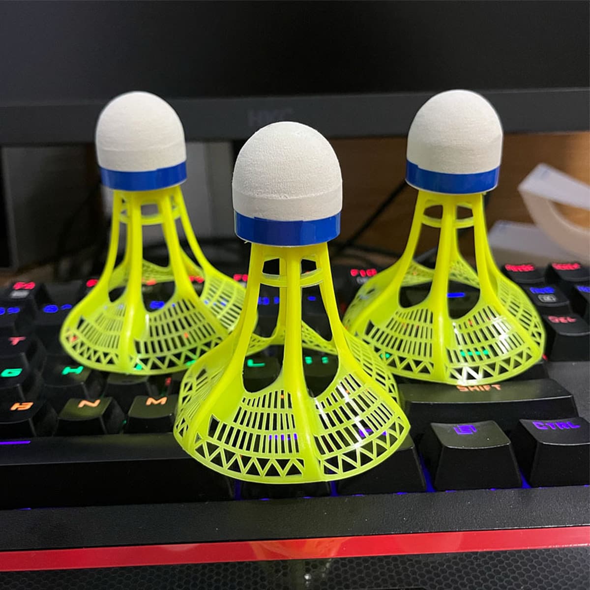 Три поколения светящегося ветра светящегося бадминтон супер устойчив к гниению наружный флуоресцентный шар с лампой...