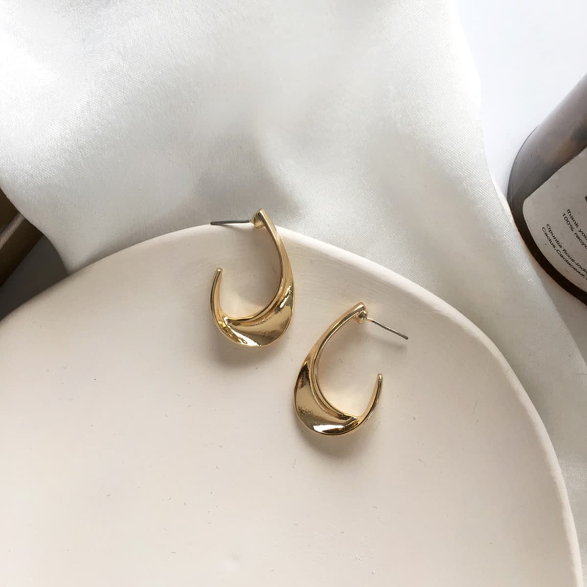 Возвращайте новым и старым клиентам ювелирную коллекцию, модные нишевые серьги, аксессуары для волос, ожерелья для женщин.