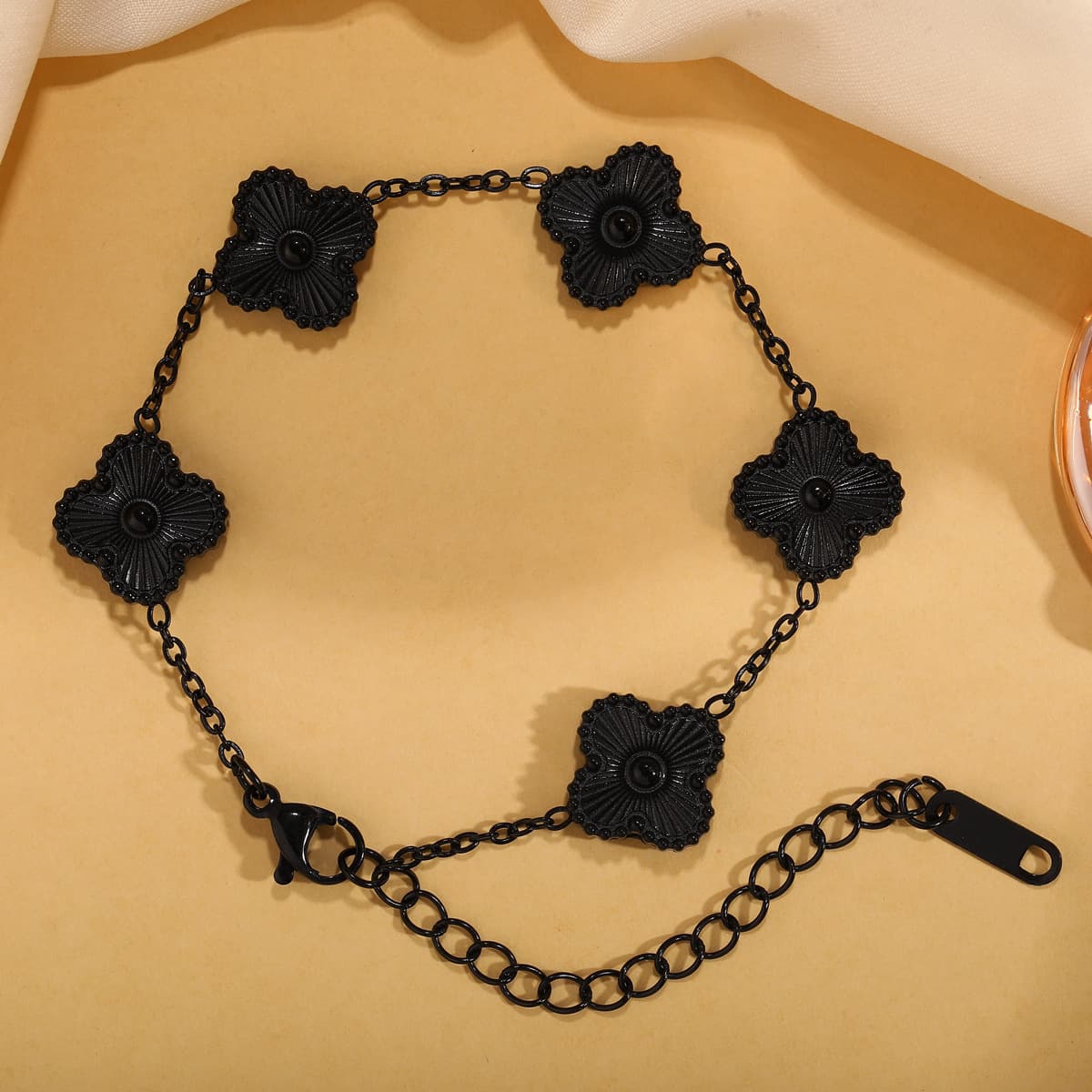 Трансграничный браслет с четырьмя листами клевера, легкая роскошь и высококачественные, популярные женские оптовые ювелирные...