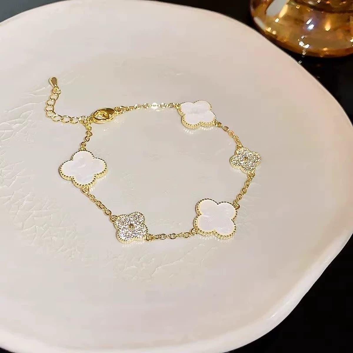 Браслет из сплава с полным покрытием из бриллиантов в форме четырехлистного клевера для женщин, в стиле инс, легкий люкс,...