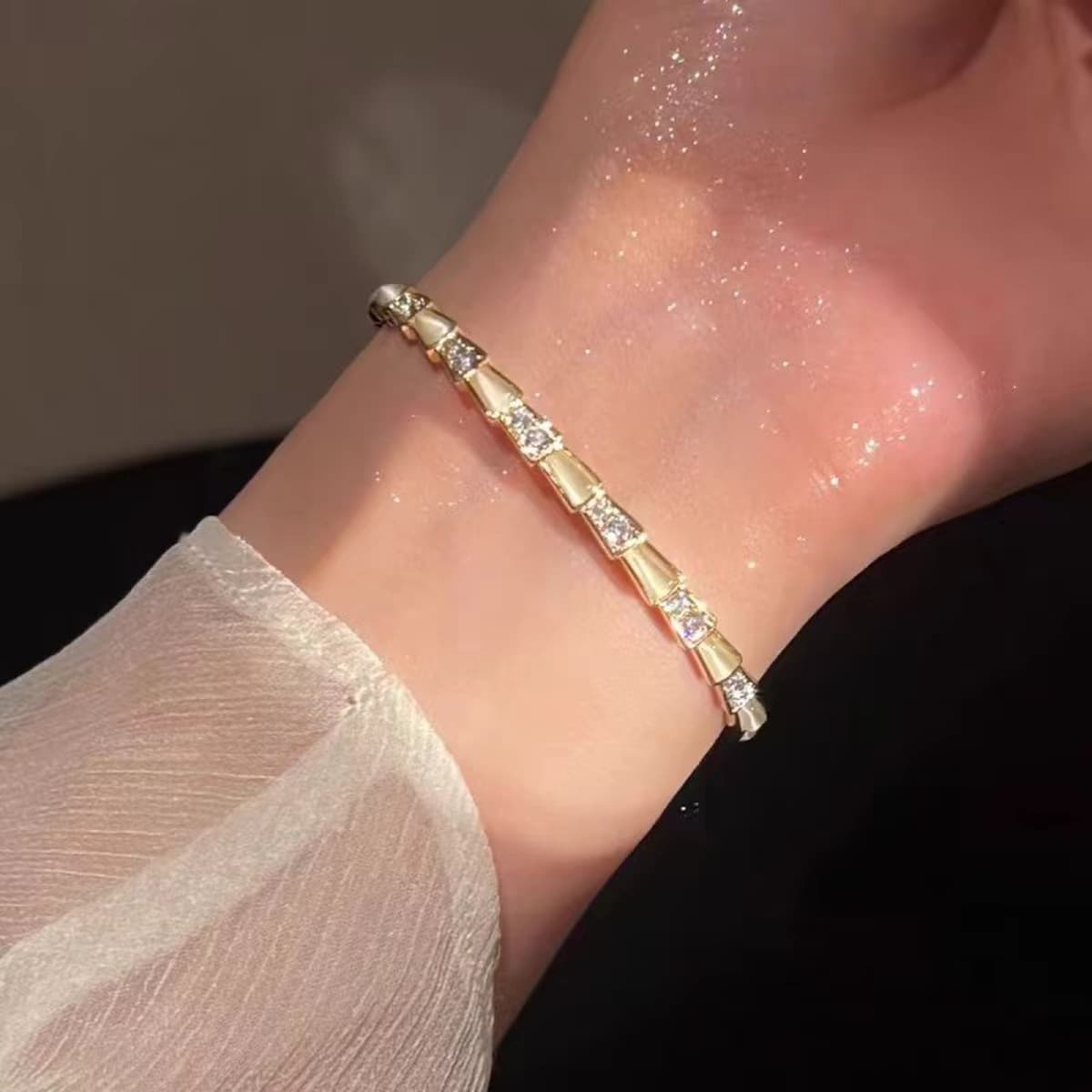 Браслет из сплава с полным покрытием из бриллиантов в форме четырехлистного клевера для женщин, в стиле инс, легкий люкс,...