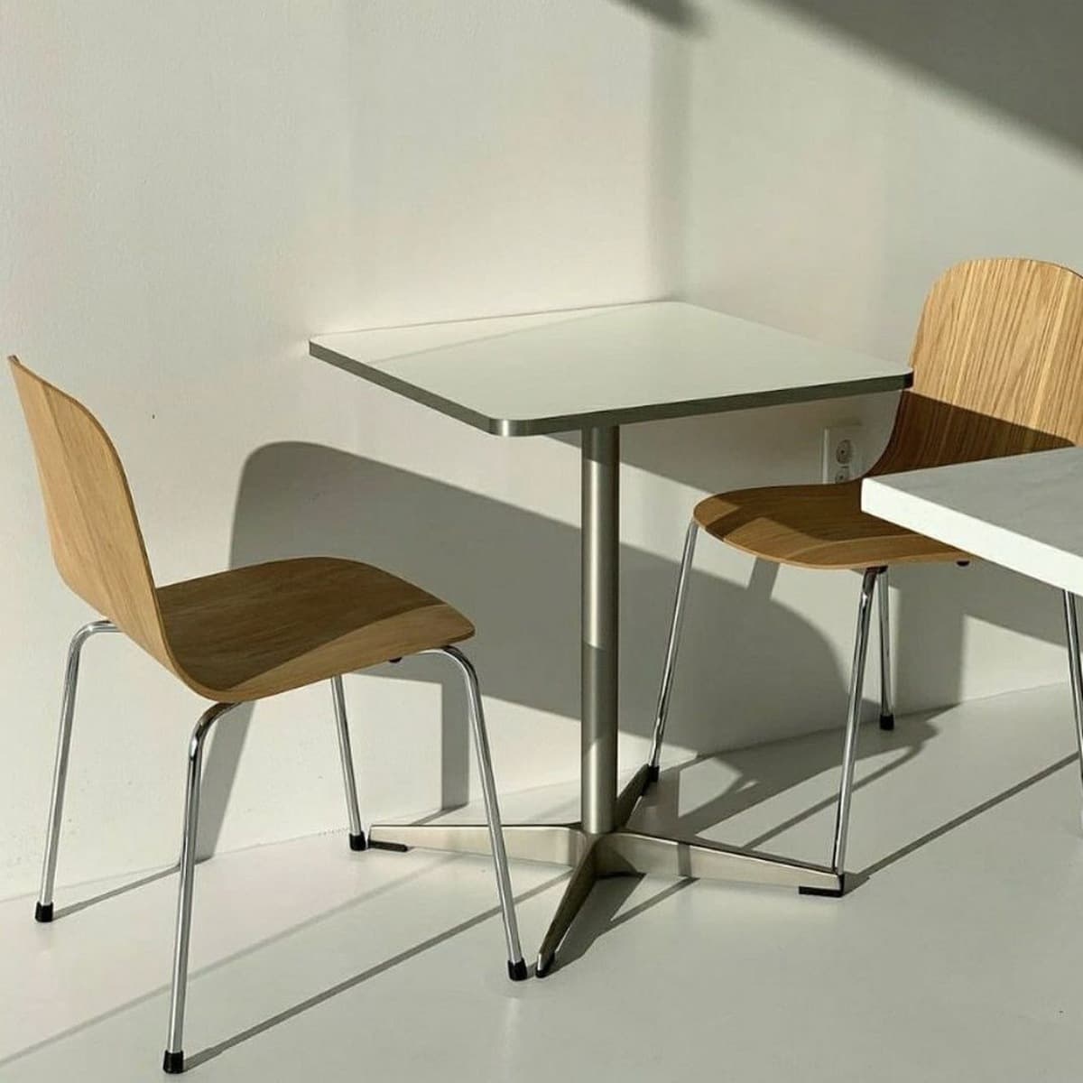 Экспорт Ems Silver Bounces обеденный стол Современный простой корейский круглый небольшой номер кафе Ресторан Средние столы