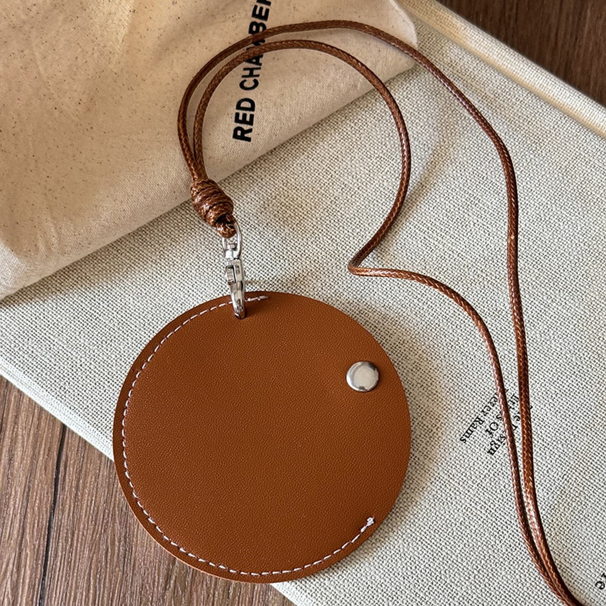 Кожаная магнитная шея очки сумка ожерелье женская сумка сумка солнцезащитные очки подвеска 2025 новый стиль изысканная...