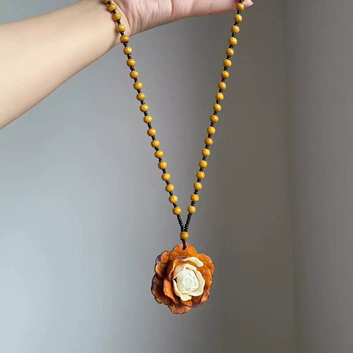 Кожаная магнитная шея очки сумка ожерелье женская сумка сумка солнцезащитные очки подвеска 2025 новый стиль изысканная...