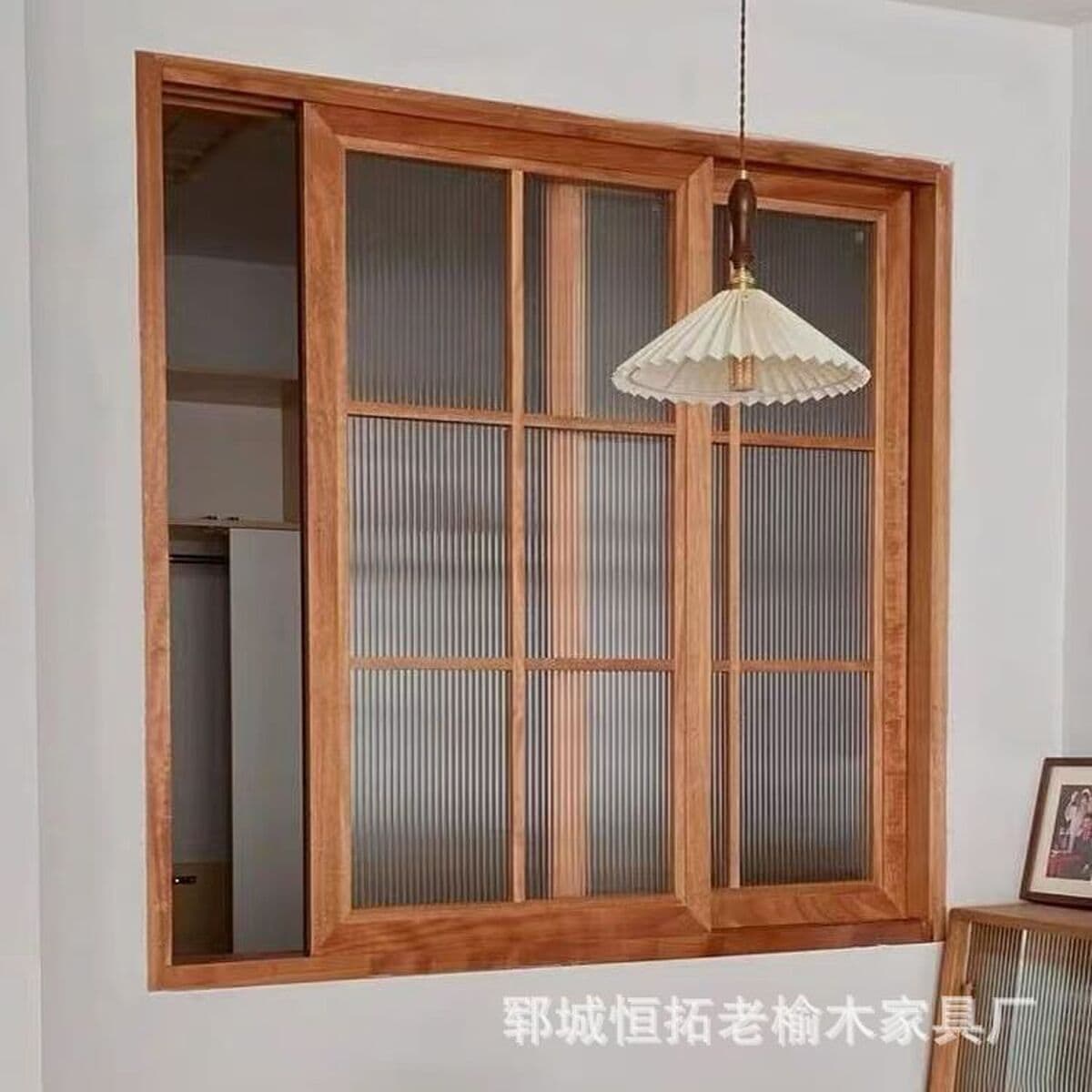 Старые вяза внутренние раздвижные окна складные деревянные окна слева и справа, толкая бревенчатое оконное стекло