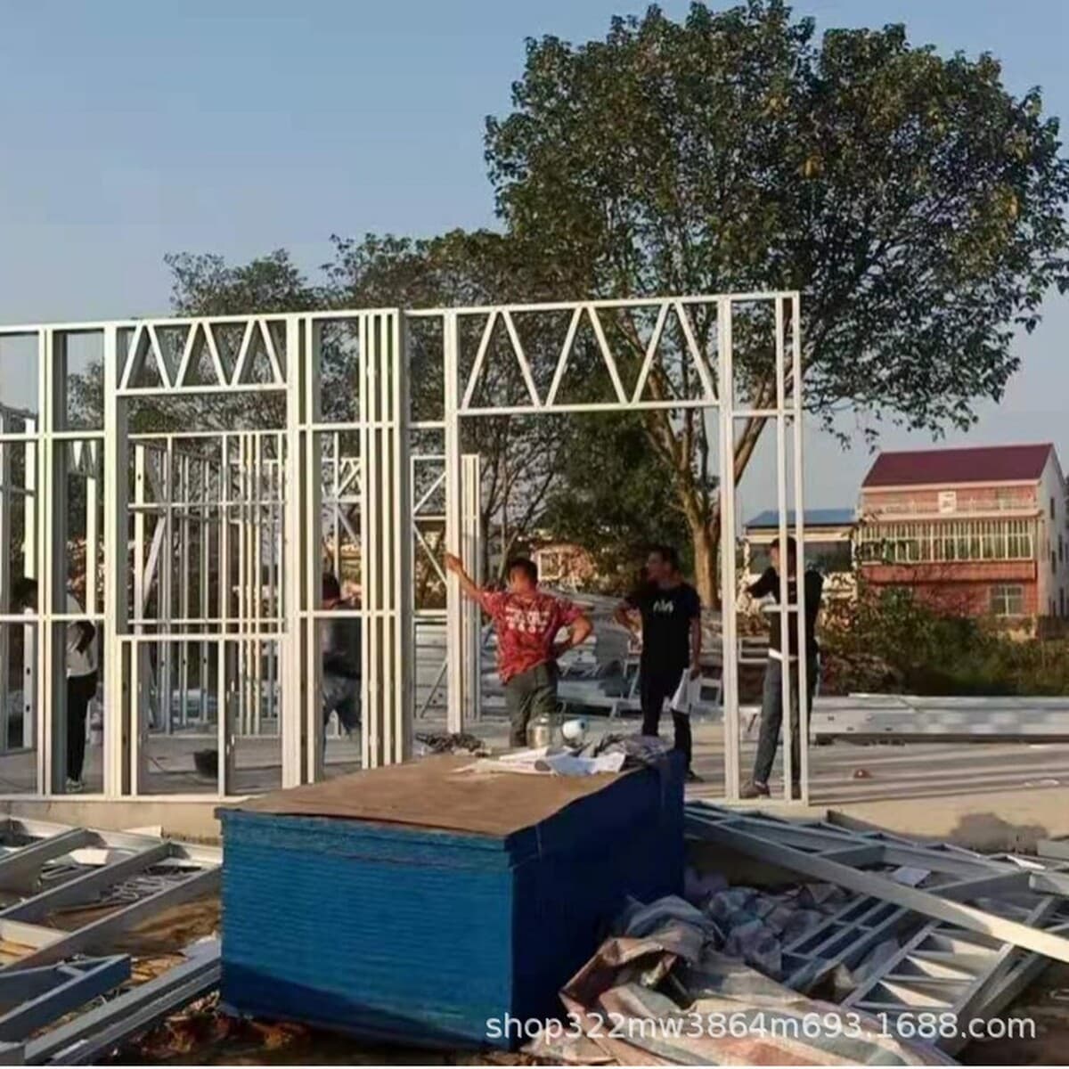 Кирпично-бетонная вилла со стальной конструкцией из легкого стального киля