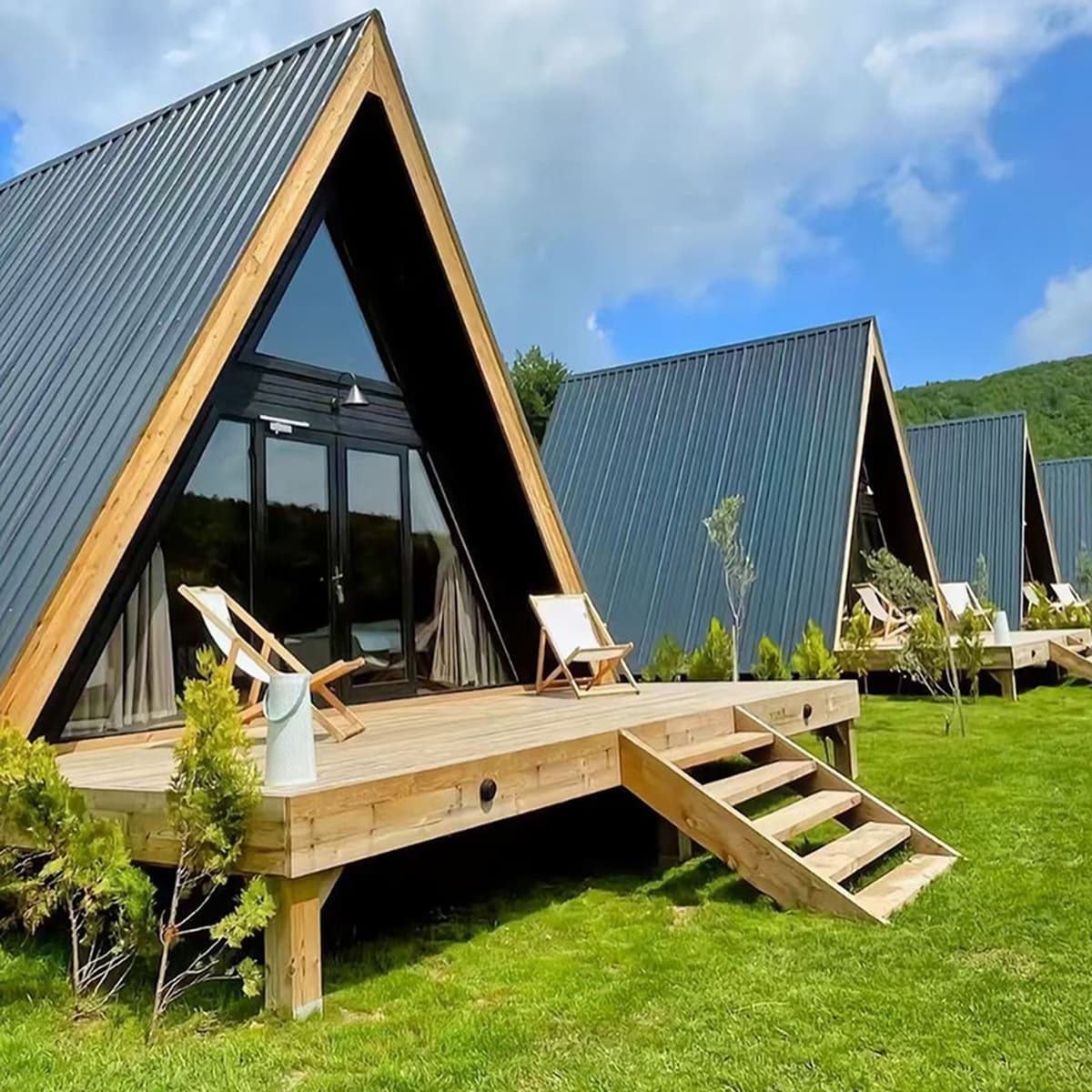 Треугольный деревянный дом Мобильная сборка B & B Деревянный дом Небольшой дом Вид на сад Деревянный дом Одна комната Одна...