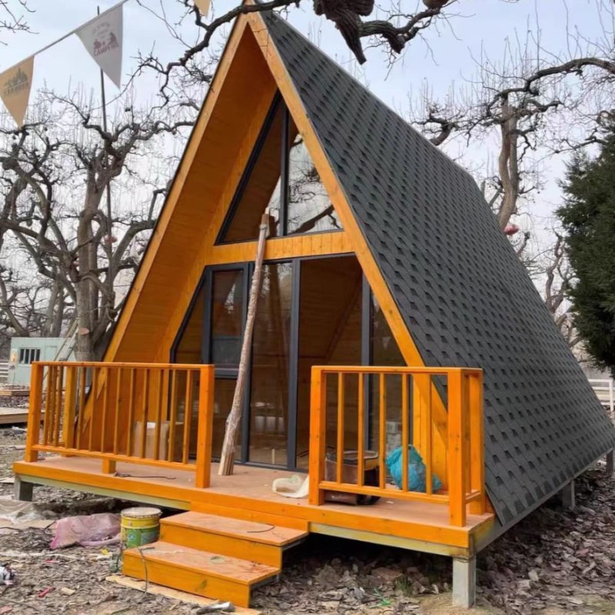 Уличная треугольная кабина, балкон, живописное место, B & B, Интернет, дом знаменитостей, фермерский дом, двор, простой...